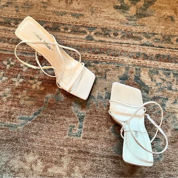 Beautiful strappy Sandal - Picture 9 of 10